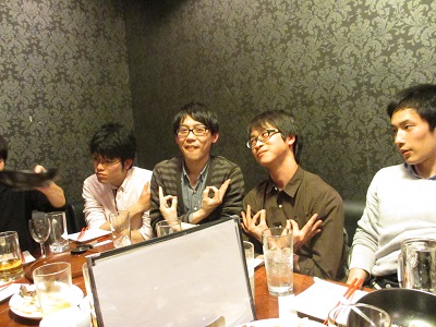 二次会です。高橋さんと鹿沼さんのさいたまポーズ!!