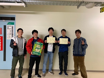 Aチームで記念写真! 5位入賞で商品はビール!